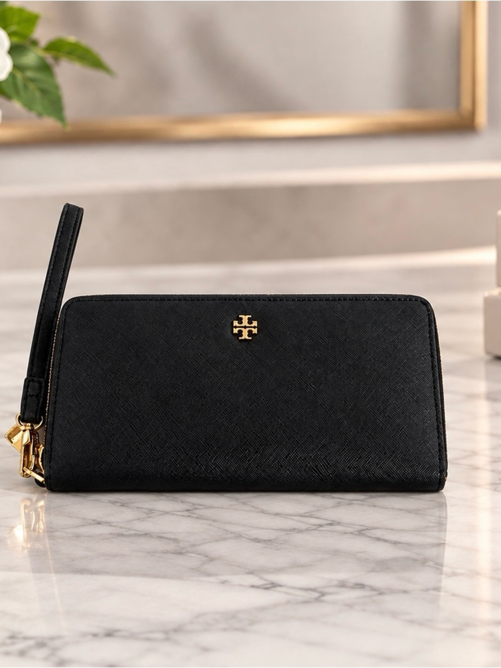 Tory Burch Emerson Black Leather Continental Zip Wallet Wrist Strap EUC